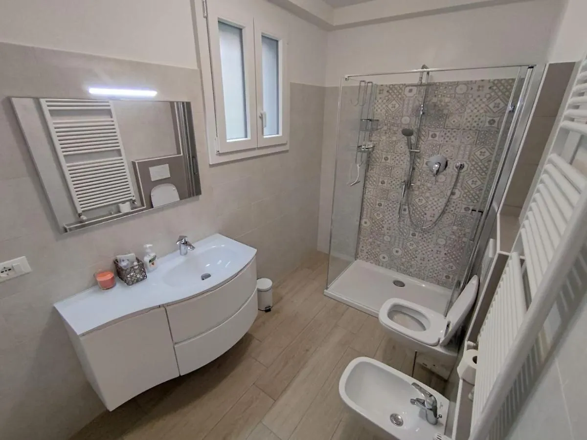 Apartment Grigio Perla Panigale, Villetta Di Pregio Con Giardino E Parcheggio Privato Gratuito Fino A Tre Posti Auto Bologna