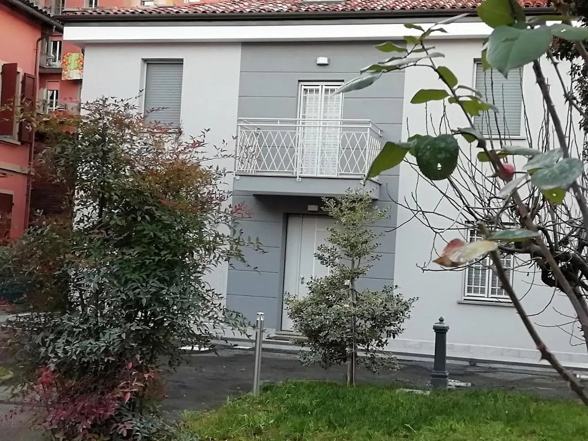 Appartamento Grigio Perla Residenza, casa indipendente con parcheggio privato e giardino Bologna