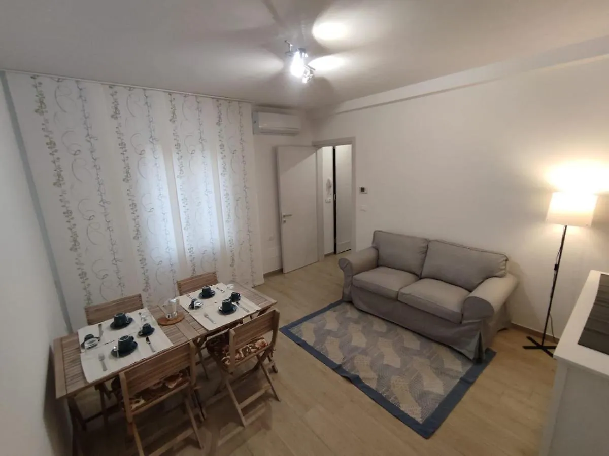 Grigio Perla Panigale, Villetta Di Pregio Con Giardino E Parcheggio Privato Gratuito Fino A Tre Posti Auto Bolonha Apartamento