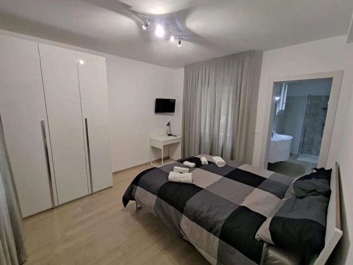Appartamento Grigio Perla Residenza, casa indipendente con parcheggio privato e giardino Bologna