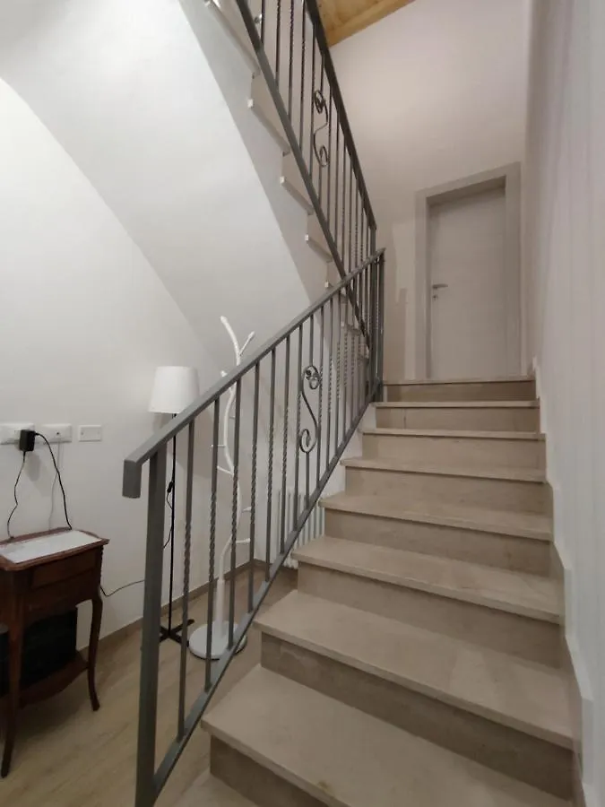 Appartamento Grigio Perla Residenza, casa indipendente con parcheggio privato e giardino Bologna 0*,