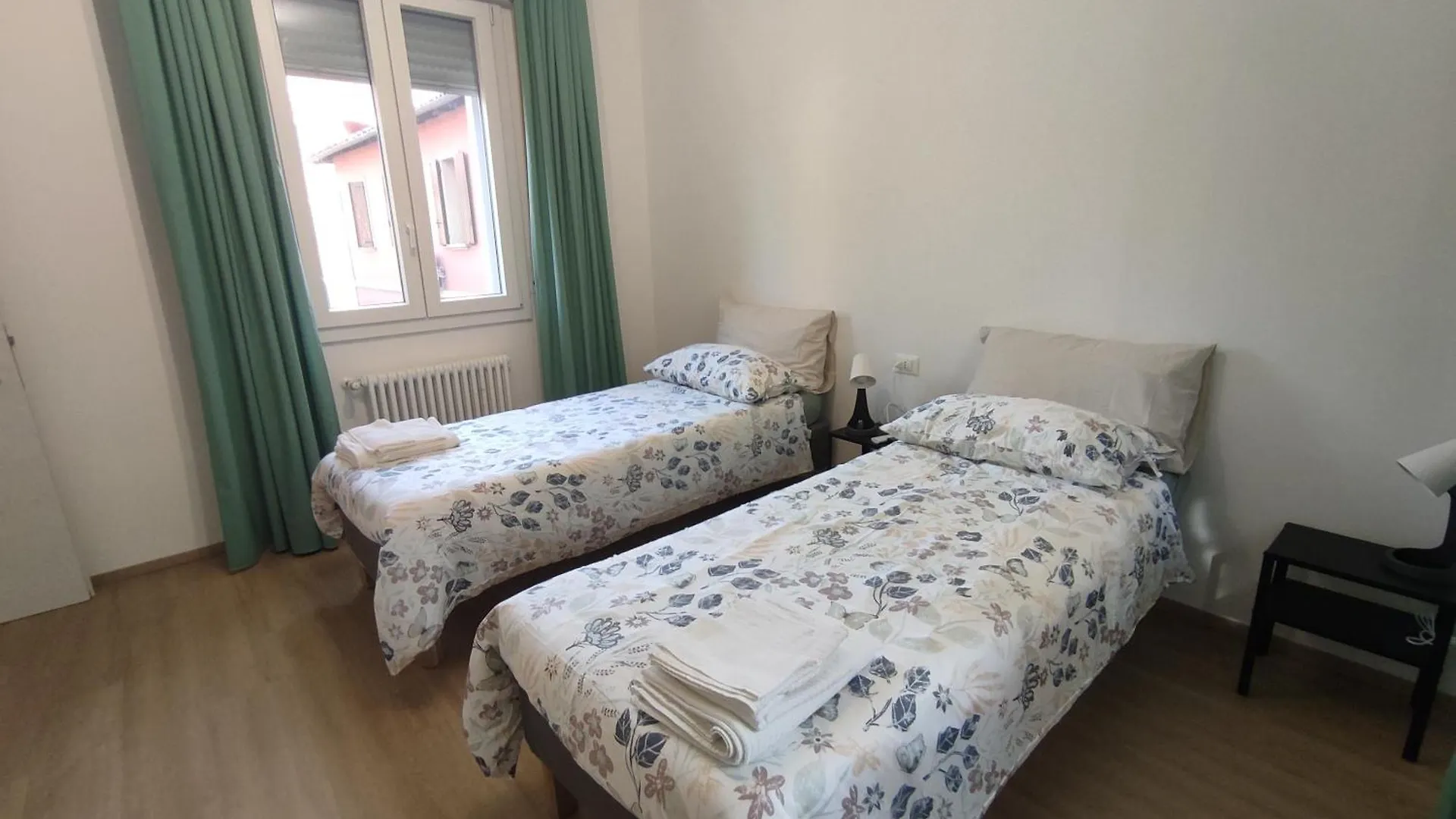 Appartamento Grigio Perla Residenza, casa indipendente con parcheggio privato e giardino Bologna 0*,