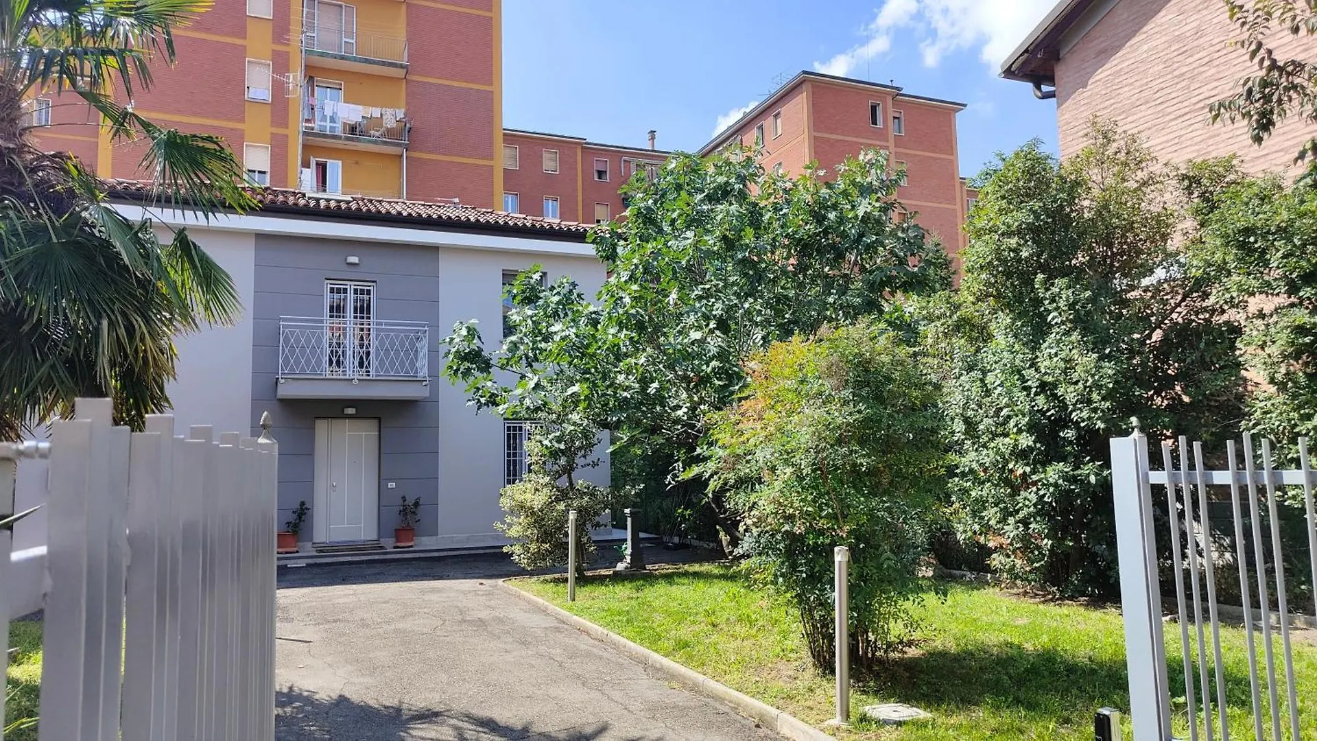 Appartamento Grigio Perla Residenza, casa indipendente con parcheggio privato e giardino Bologna