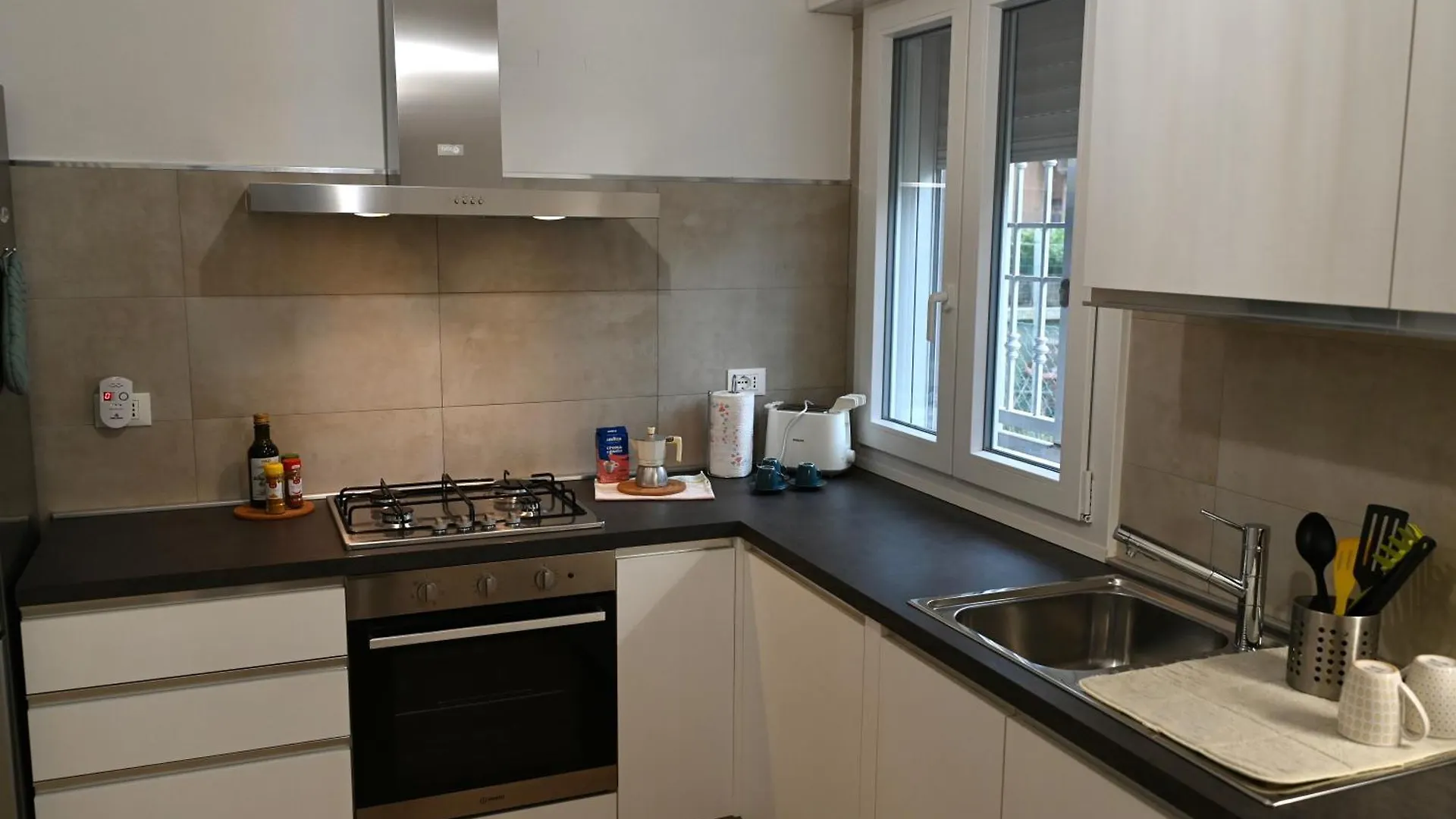 Appartamento Grigio Perla Residenza, casa indipendente con parcheggio privato e giardino Bologna