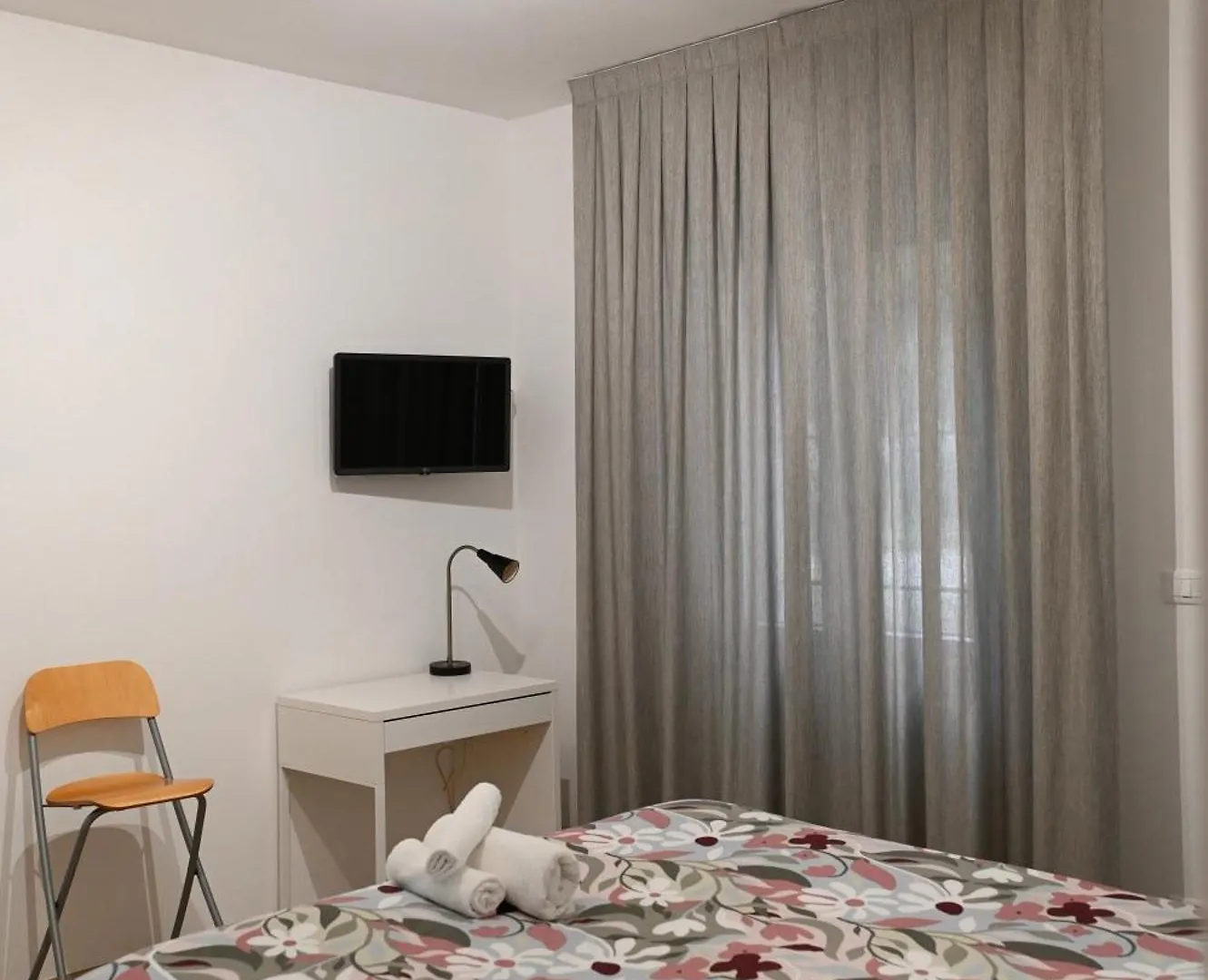 Apartment Grigio Perla Panigale, Villetta Di Pregio Con Giardino E Parcheggio Privato Gratuito Fino A Tre Posti Auto Bologna